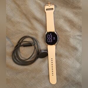 SAMSUNG Galaxy Watch 5 40mm Bluetooth Smartwatch w/ Body, Health, Fitness and Sl